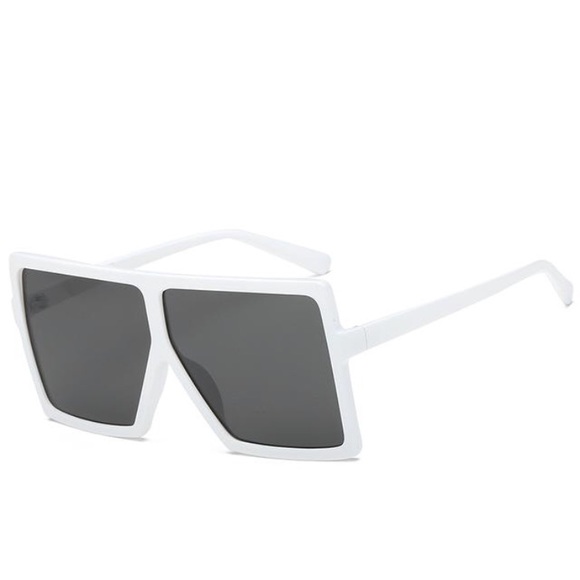 Oversized Sunglasses - Picture 4 of 6